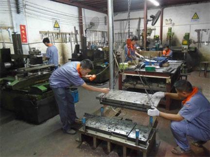 塑膠注塑模具擺杆先複（fù）位機構