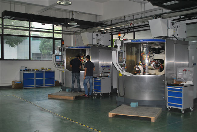 塑膠（jiāo）注塑模具製造滑塊用油壓油（yóu）缸抽芯機構（gòu）